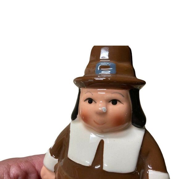 The Pilgrim Pair Limited Edition Salt & Pepper Shaker Set 2014 Thanksgiving - Picture 6 of 6